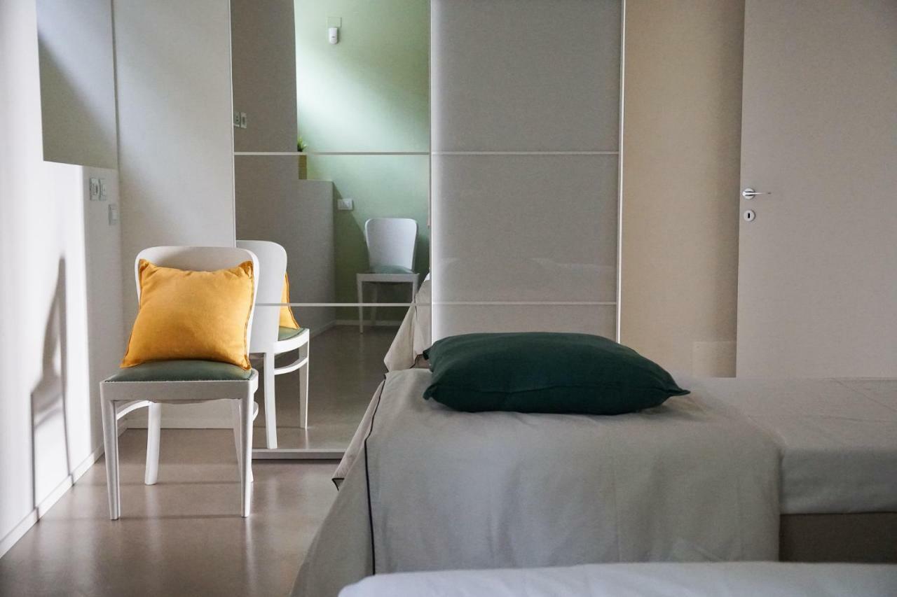 Luxury Lake View Apartments ซาโล ภายนอก รูปภาพ